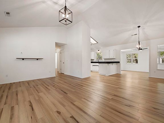 3rd image of 48 Ettington Dr