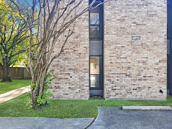 2nd image of 304 Manuel Dr