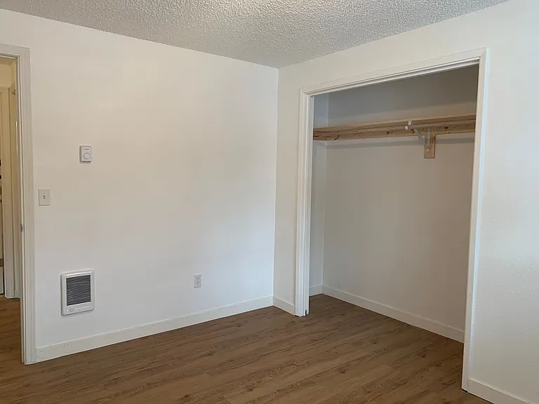R2212 - Pinewood Apartments — Photo 10