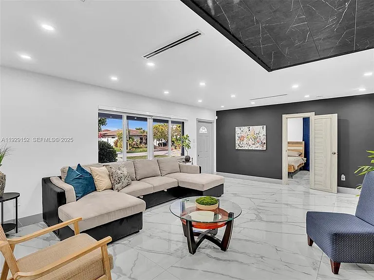 440 SE 8th Ave — Photo 25