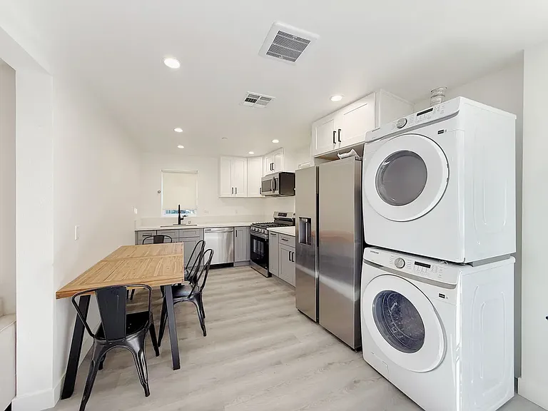 1219 1/2 W 36th St #6 — Photo 4