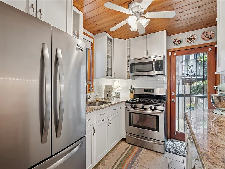 1208 Saint James St — Photo 6
