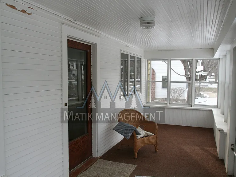 213 2nd St SW — Photo 4