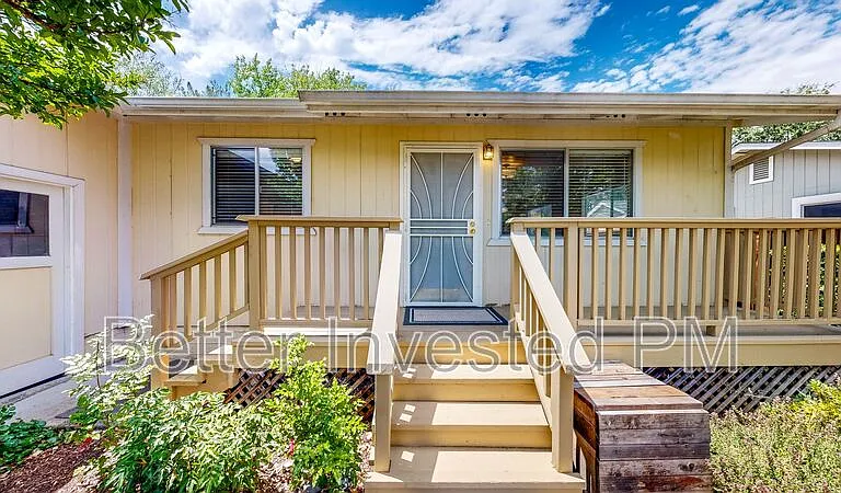 832 S Orchard Ave — Photo 2