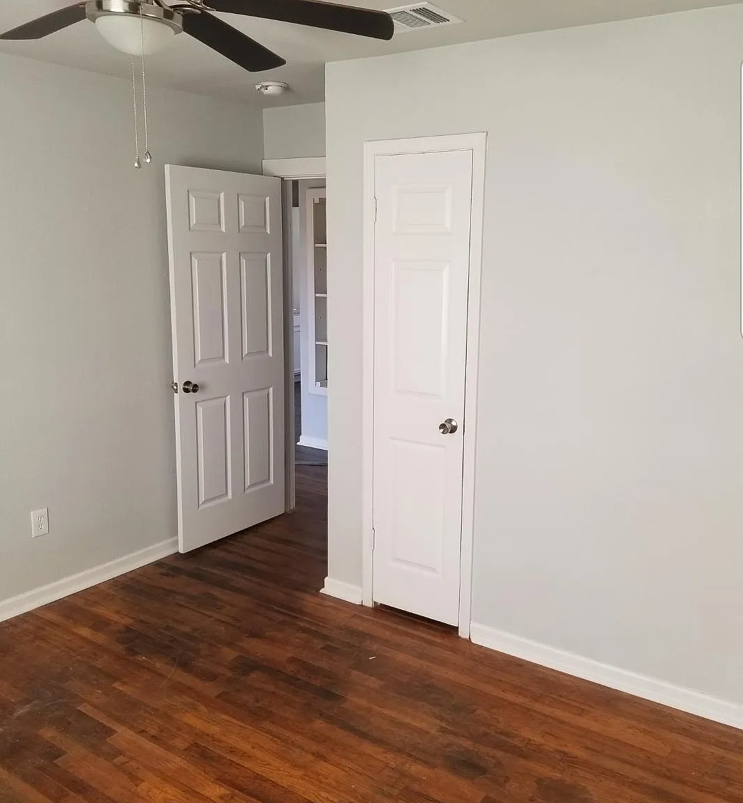 702 Urbantke Ln — Photo 2