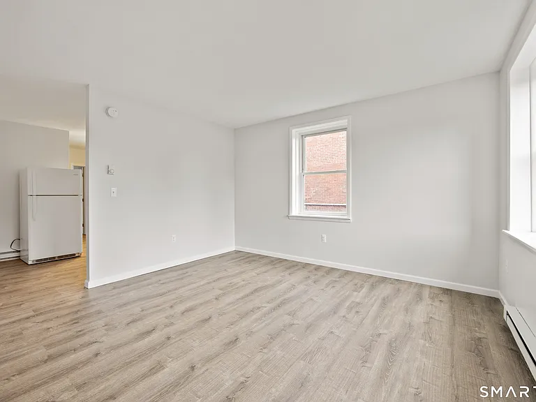 60 Center St #10 — Photo 10