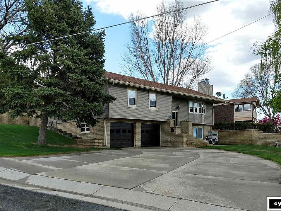 1st image of 907 E 27th Ave