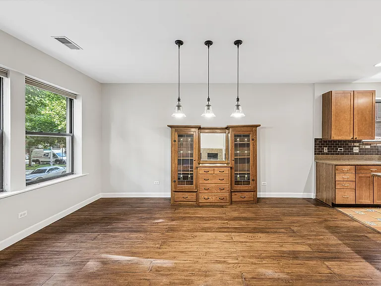 6829 N Lakewood Ave #1 — Photo 6
