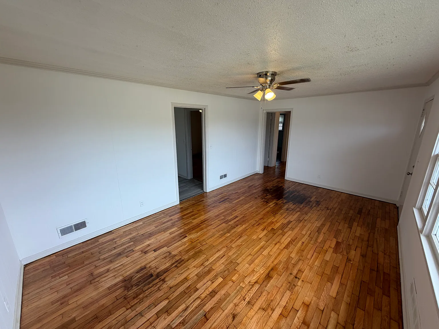 3 bed, 1026 sqft, $1,095 — Photo 3
