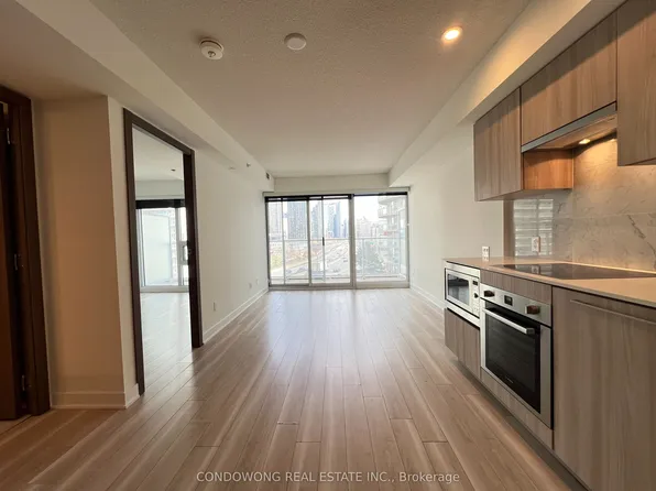 17 Bathurst St #911, Toronto, ON M5V 2N9