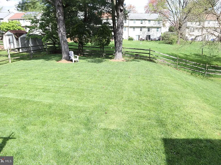 15826 Anamosa Dr — Photo 22