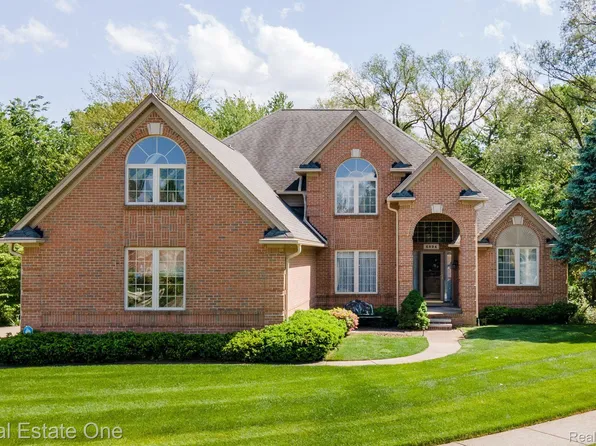 6894 Lancewood Ct, Shelby Township, MI 48316