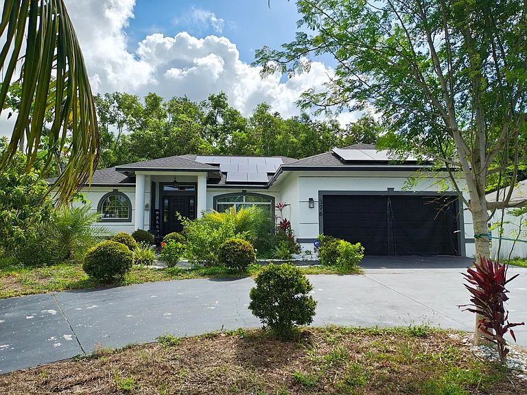 376 SW Tulip Blvd — Photo 4