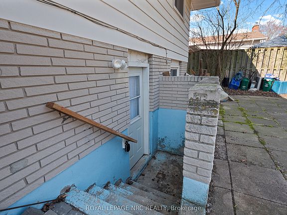2nd image of 34 Preston Pl
