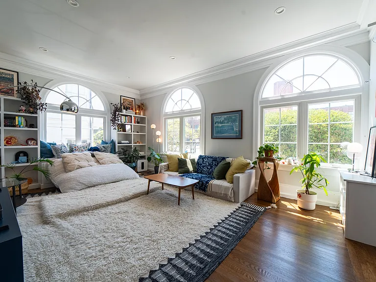 150 Palm Ave — Photo 1