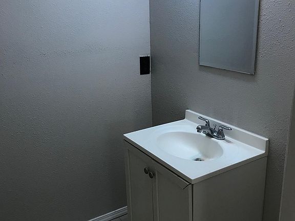4th image of 230 Cherry Ln #B