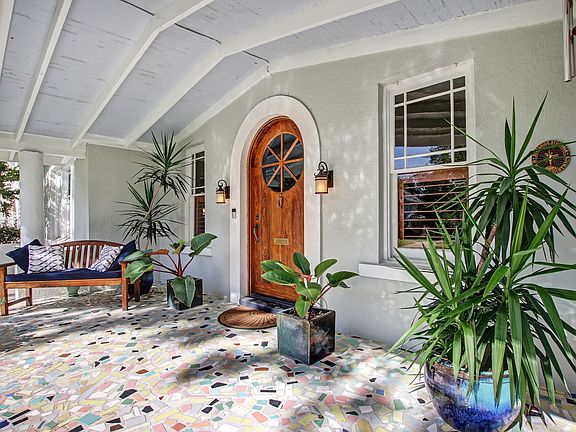 4th image of 1461 Avondale Ave