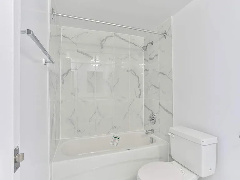 5348 Lakeshore Rd E — Photo 5