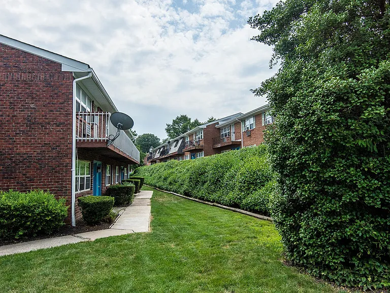 18 Regency Manor Dr — Photo 4