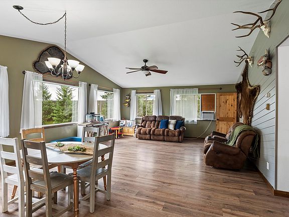 5th image of 165 Reeds Ln