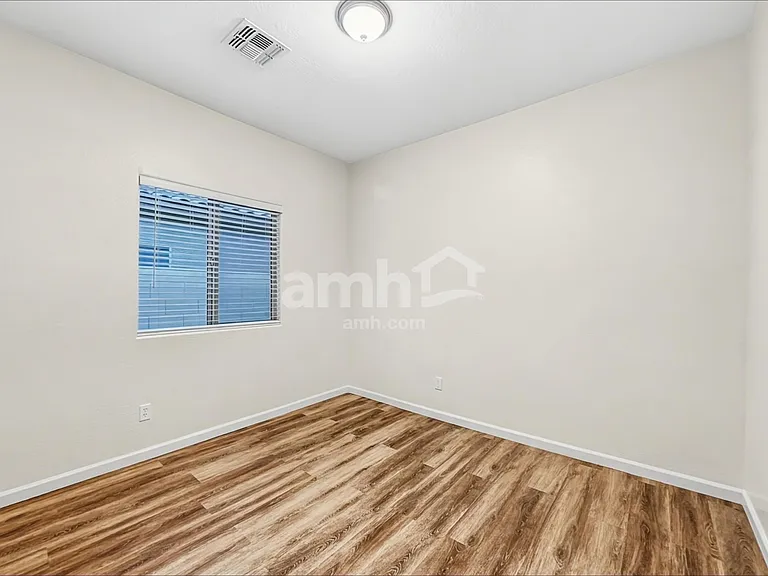 868 W Basswood Ave — Photo 15