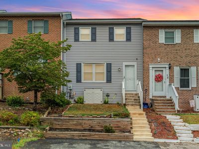 17 Mall Rd, Etters, PA, 17319