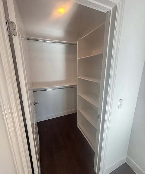 11241 Emelita St #TOP FLOOR — Photo 12