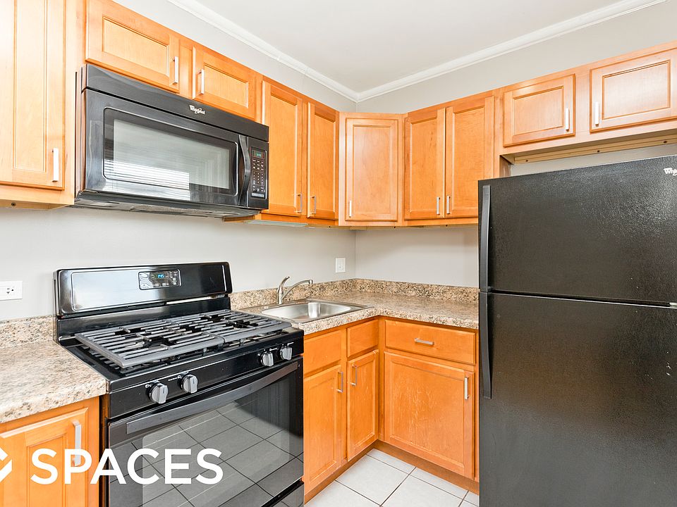 2nd image of 1301 W Argyle St APT 304