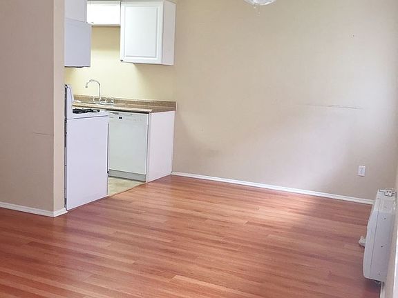 3rd image of 128 W Maple St APT 09