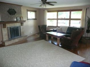1041 Harmony Cir SW, Janesville, WI 53545