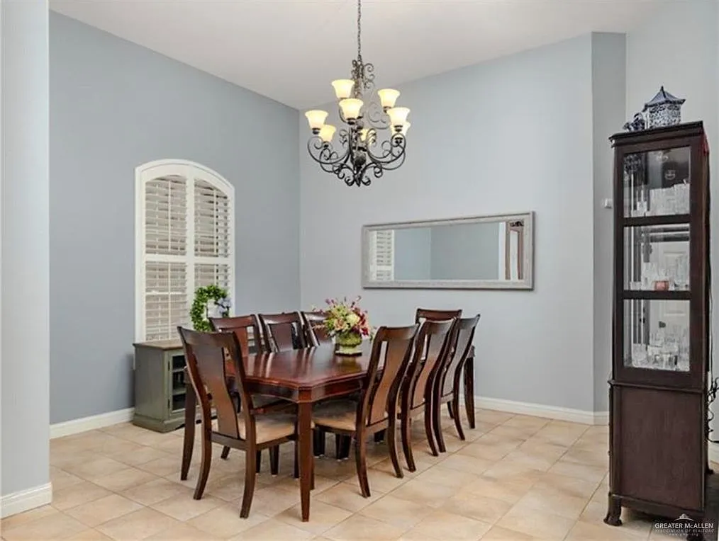 4 bed, 3.0 bath, 2722 sqft, $3,250 — Photo 4