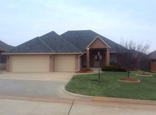 80 Oak Forest Loop, Maumelle, AR 72113