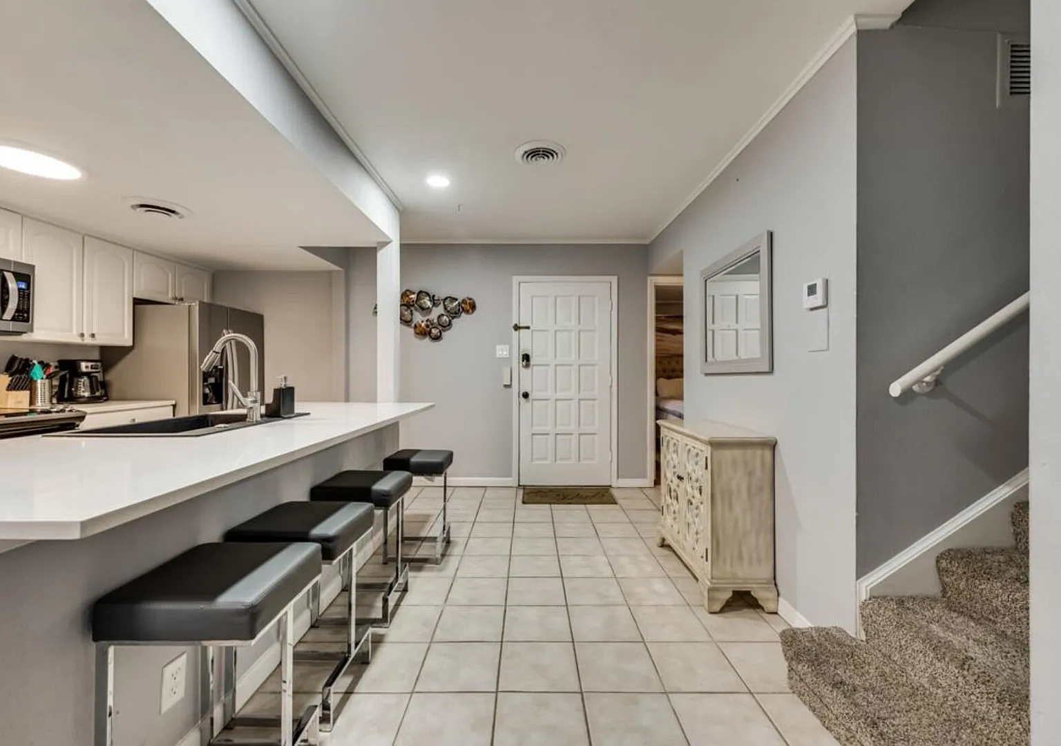 GP56A World Cup Stay - 10 min to AT&T - Sleeps 8 - Public Transit — Photo 3