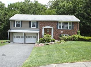 12 Robin St, Rockaway, NJ 07866