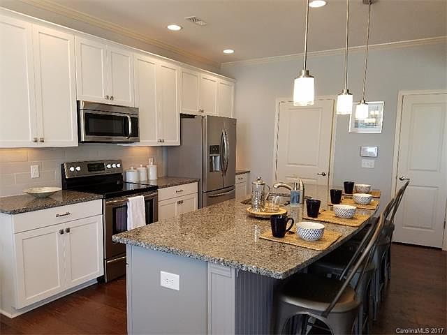 1st image of 104 Park View Dr #2