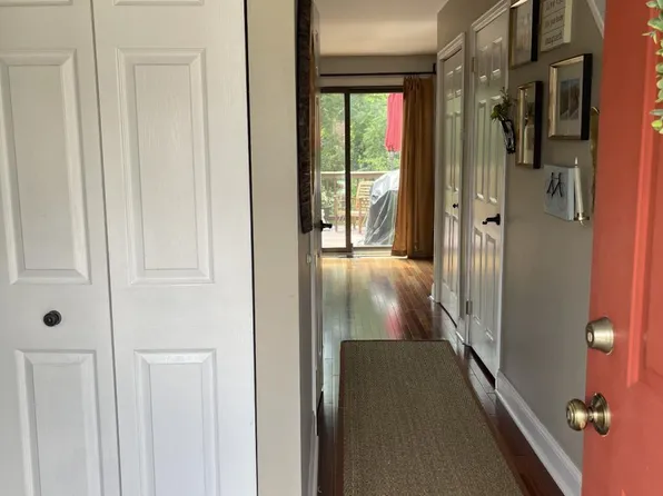 (undisclosed Address), Brookhaven, PA 19015