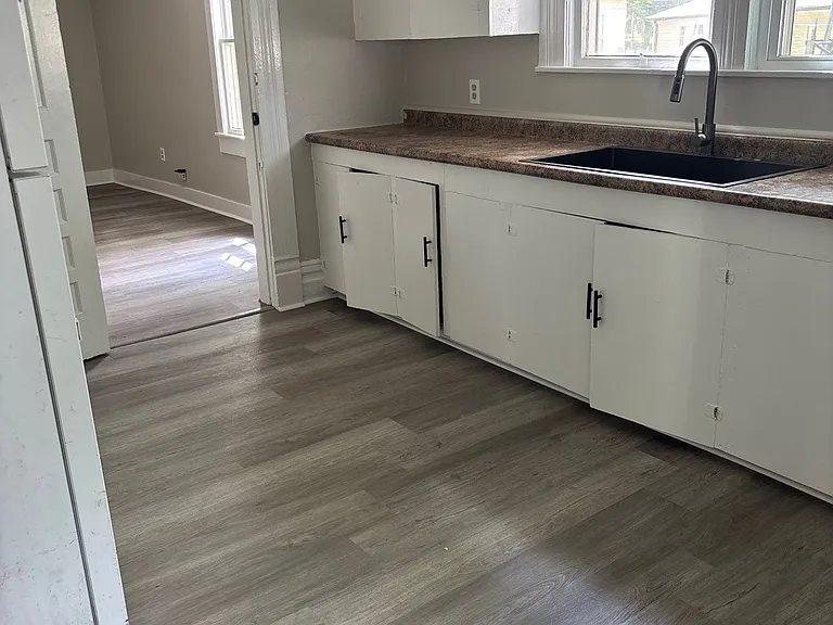 118 N College St #B — Photo 3