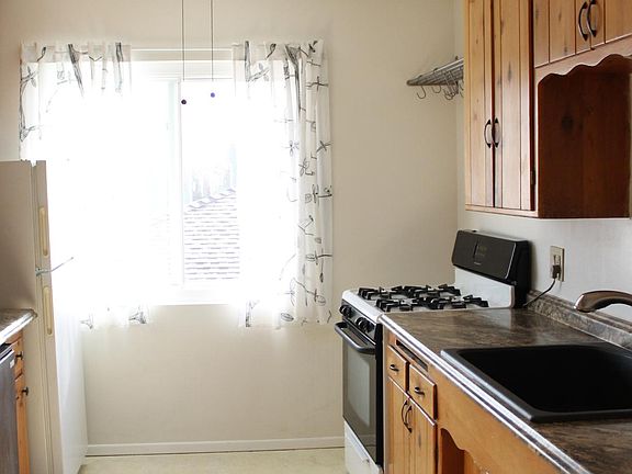 Plenty of natural light and even a fan makes this a chef's d