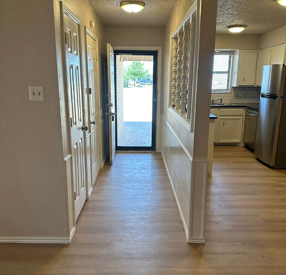 2 bed, 1.5 bath, 1029 sqft, $1,295 — Photo 4