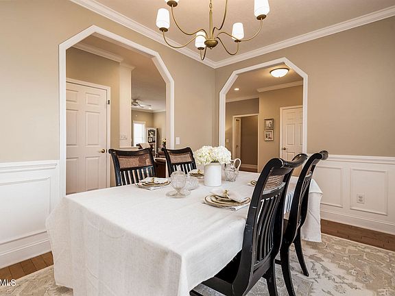 4th image of 8030 Leclay Dr
