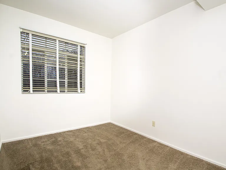 Clifton Woods Apartments — Photo 76