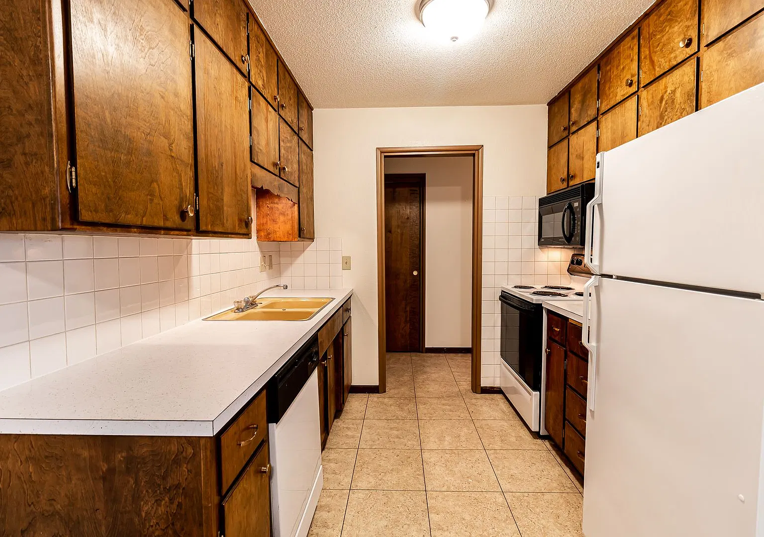 Bison Arms Apartments — Photo 3