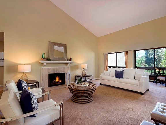 2_35 Seaview Drive living room