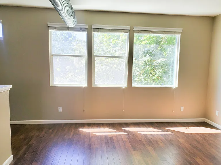 859 Graphite Ln — Photo 3