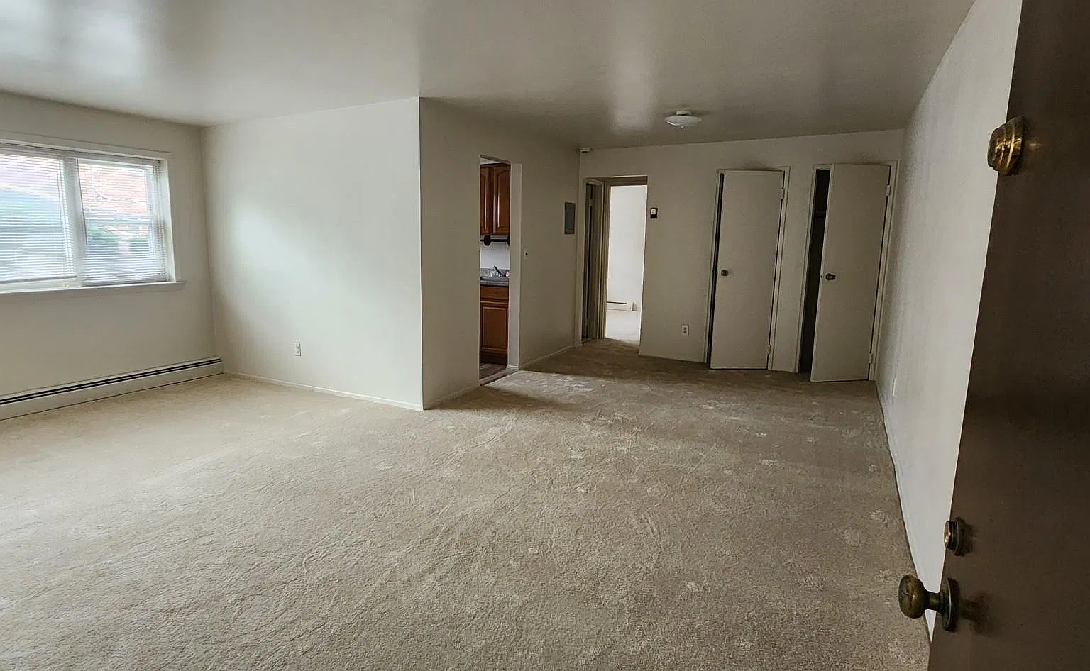 400 N Corona Ave — Photo 2