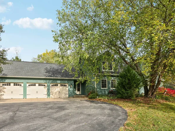 8815 Country View Ln, Burlington, WI 53105