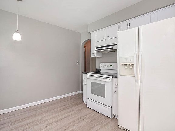 5th image of 2914 Wellington Ave