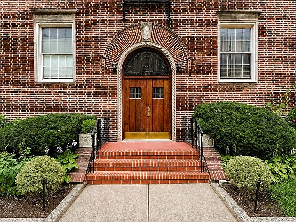4th image of 37-22 85th St Unit 31