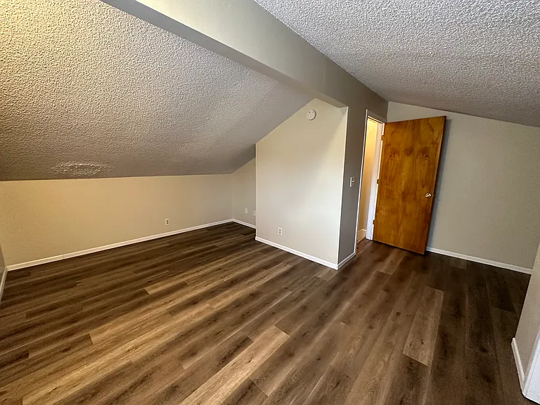 227 N Dicks St — Photo 21
