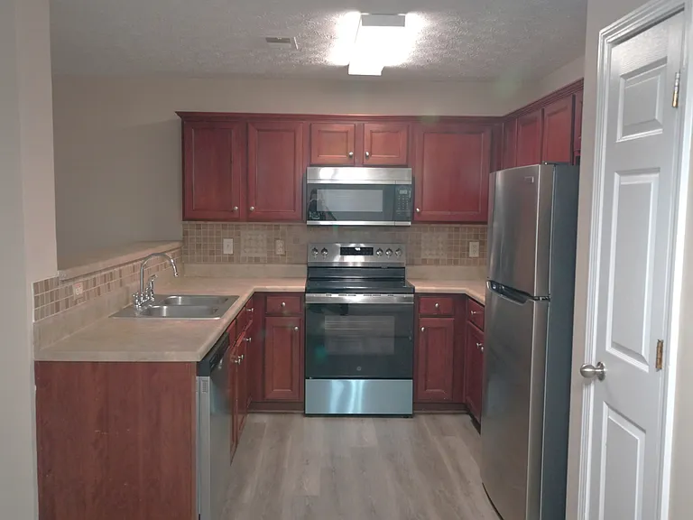138 Alton Cir — Photo 5
